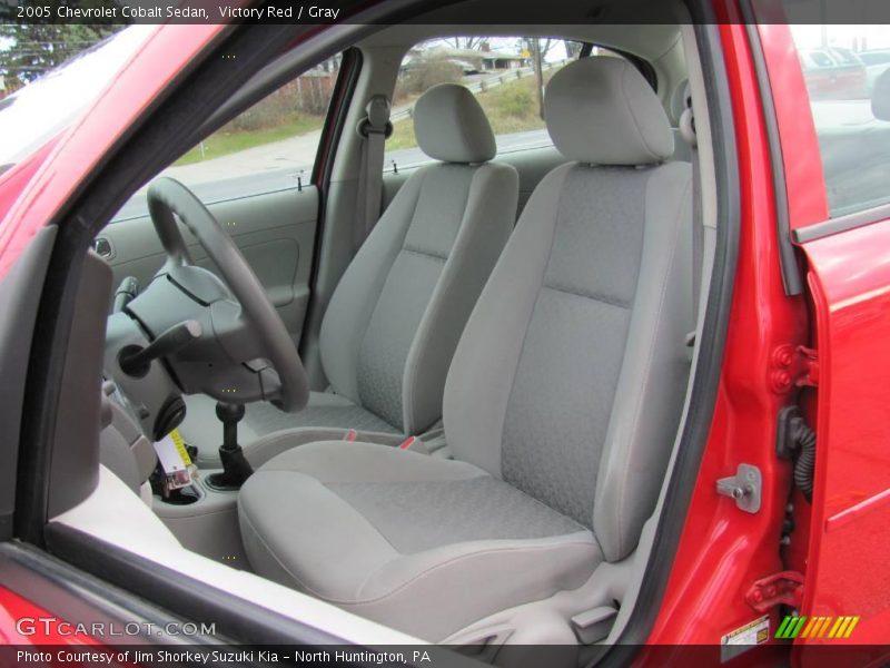 Victory Red / Gray 2005 Chevrolet Cobalt Sedan