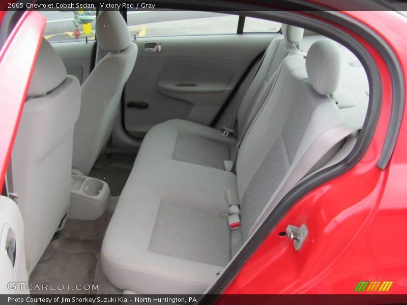 Victory Red / Gray 2005 Chevrolet Cobalt Sedan