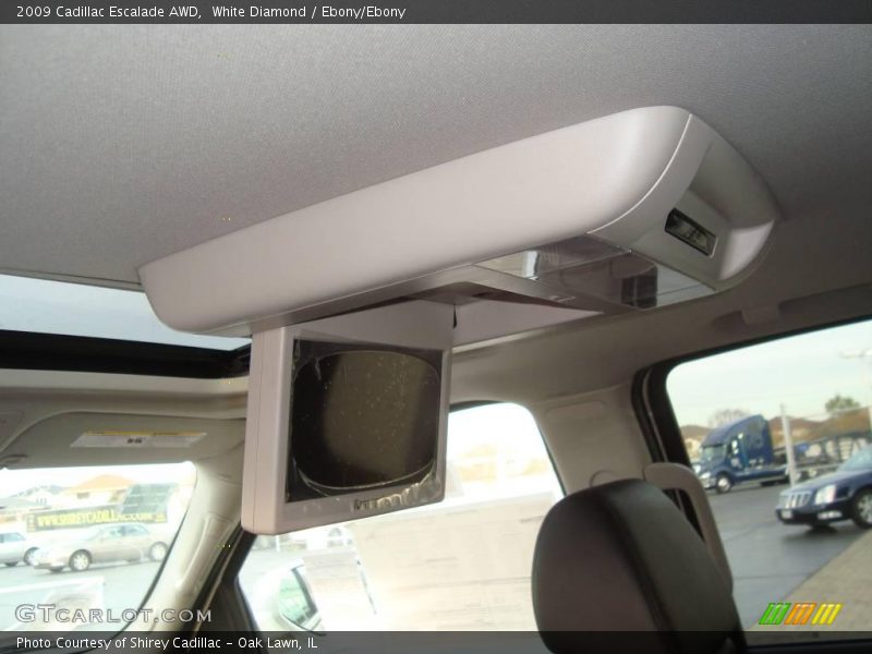 White Diamond / Ebony/Ebony 2009 Cadillac Escalade AWD