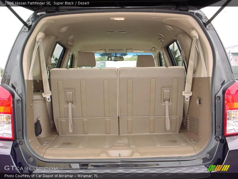 Super Black / Desert 2006 Nissan Pathfinder SE