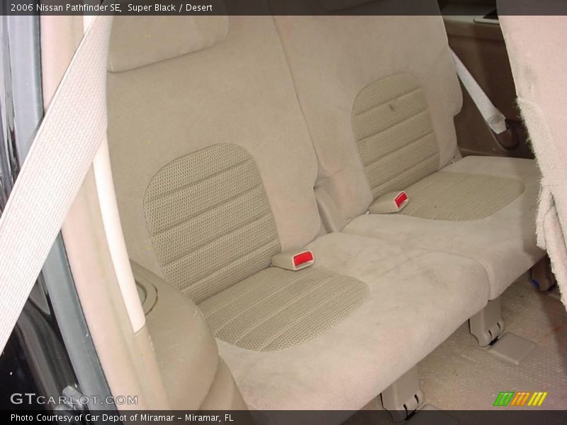 Super Black / Desert 2006 Nissan Pathfinder SE