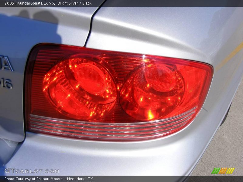 Bright Silver / Black 2005 Hyundai Sonata LX V6