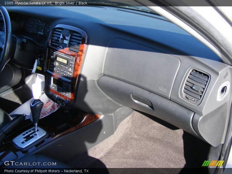 Bright Silver / Black 2005 Hyundai Sonata LX V6