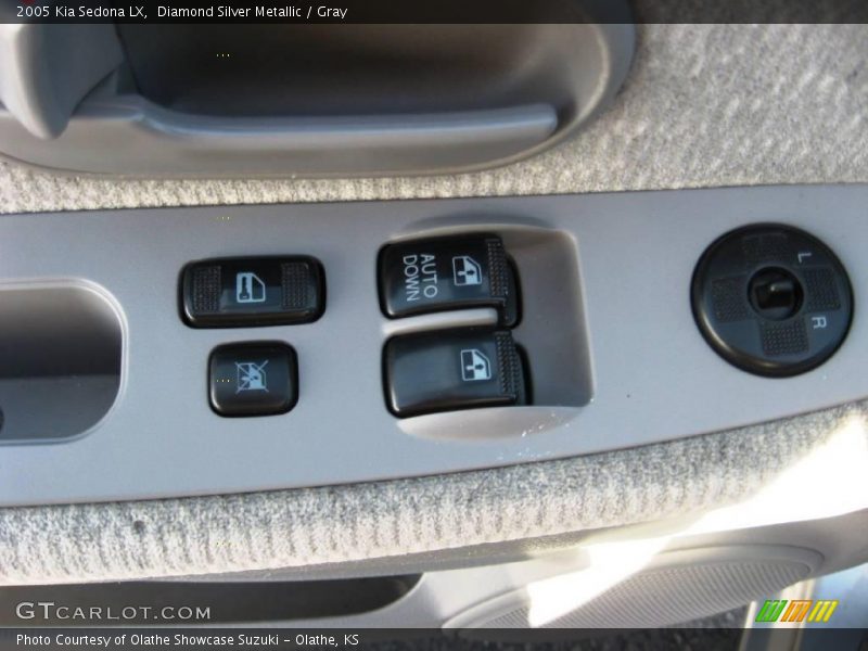 Diamond Silver Metallic / Gray 2005 Kia Sedona LX