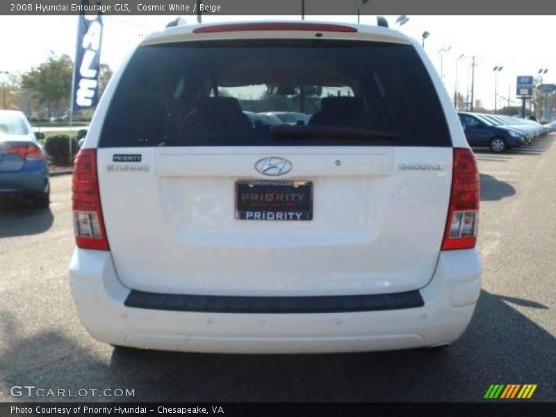 Cosmic White / Beige 2008 Hyundai Entourage GLS