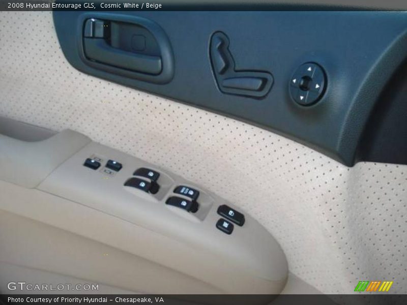 Cosmic White / Beige 2008 Hyundai Entourage GLS