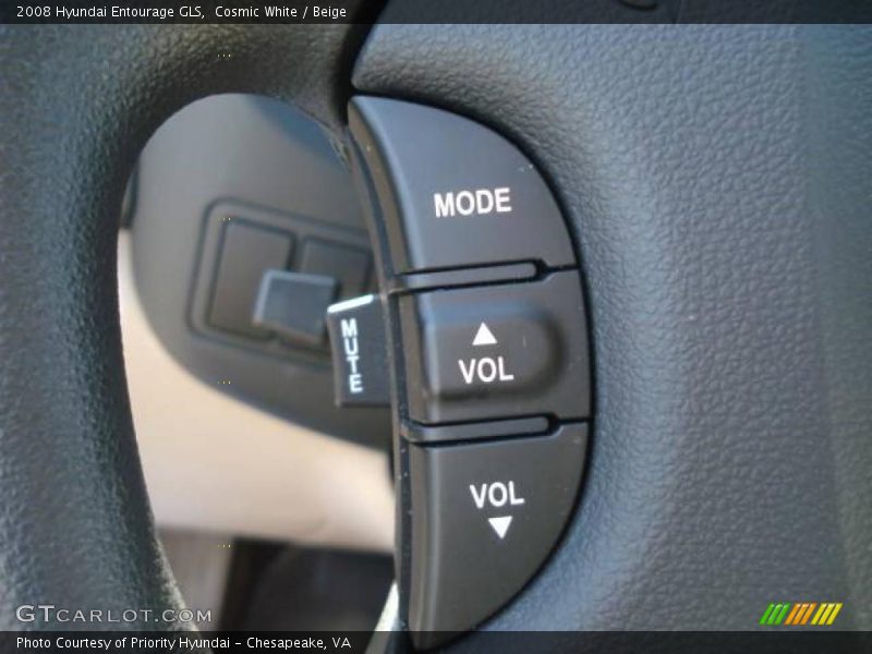 Cosmic White / Beige 2008 Hyundai Entourage GLS