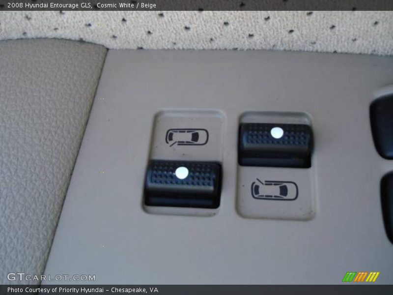 Cosmic White / Beige 2008 Hyundai Entourage GLS