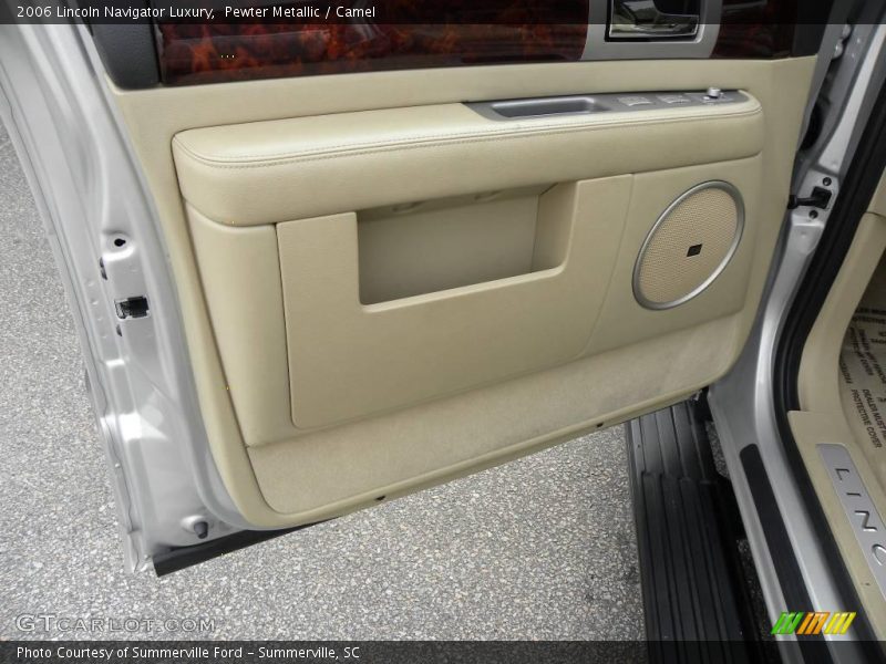 Pewter Metallic / Camel 2006 Lincoln Navigator Luxury