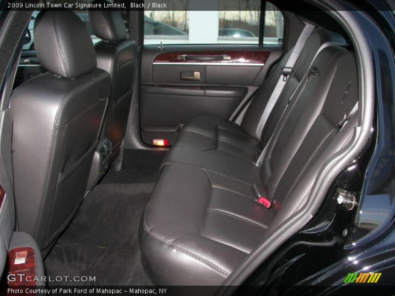 Black / Black 2009 Lincoln Town Car Signature Limited