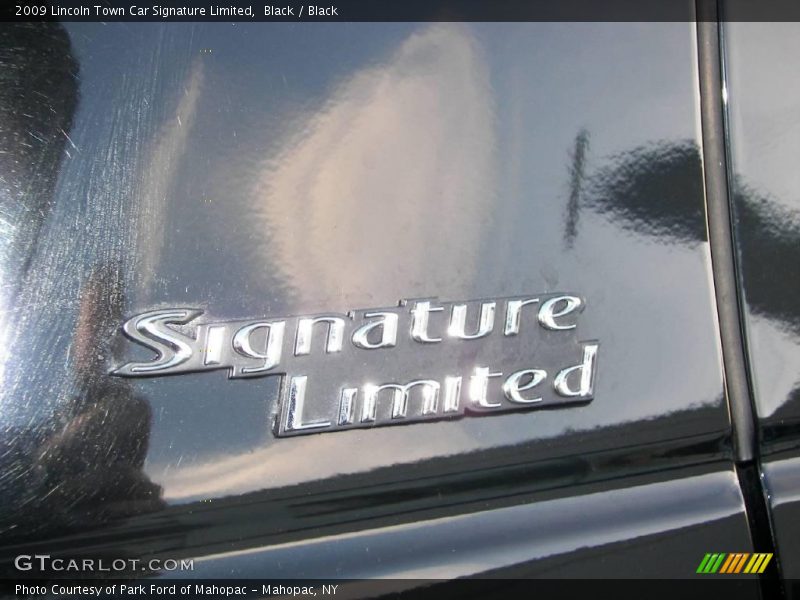 Black / Black 2009 Lincoln Town Car Signature Limited