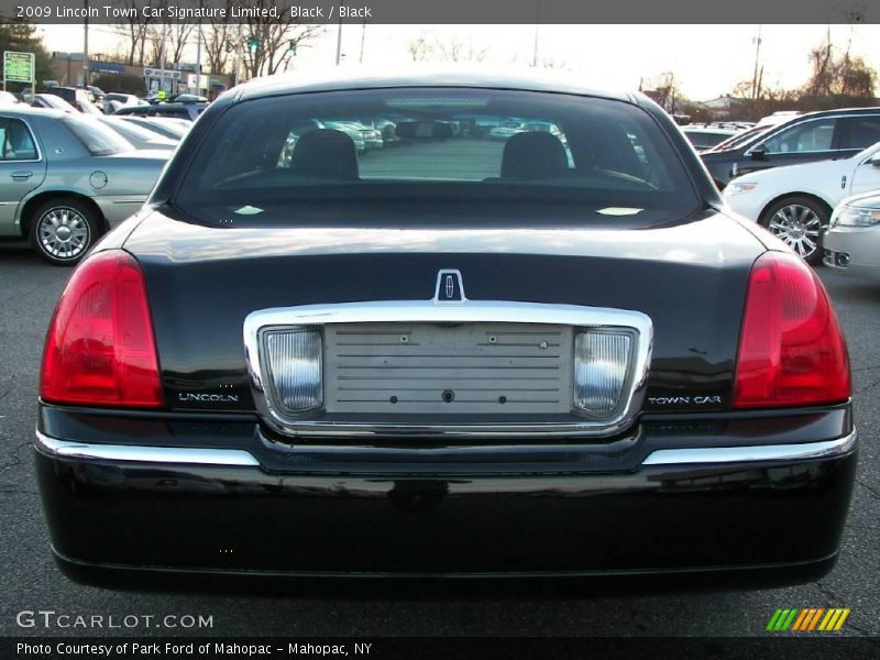 Black / Black 2009 Lincoln Town Car Signature Limited