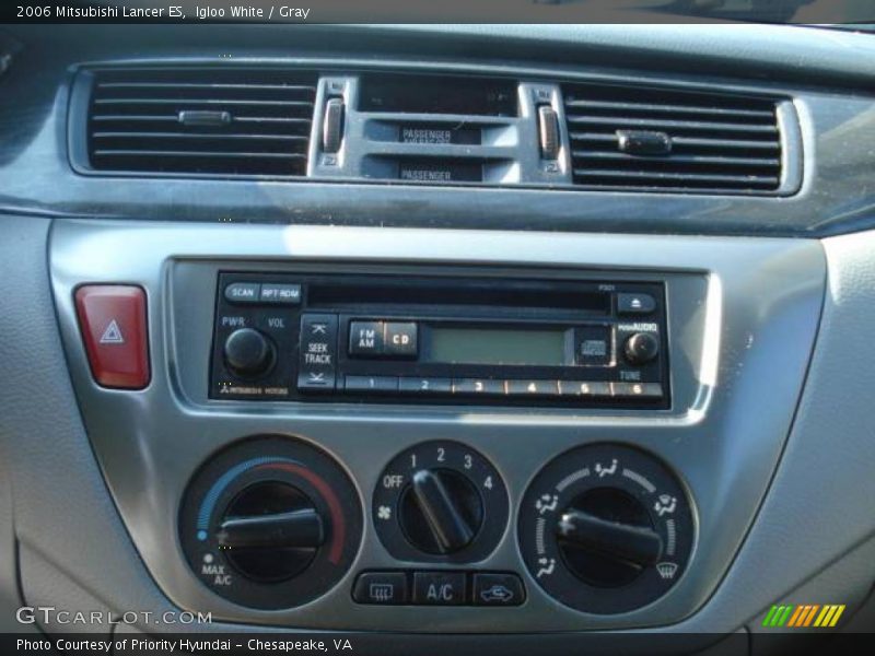 Igloo White / Gray 2006 Mitsubishi Lancer ES