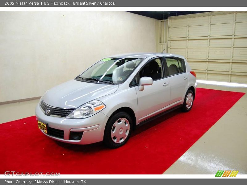 Brillant Silver / Charcoal 2009 Nissan Versa 1.8 S Hatchback