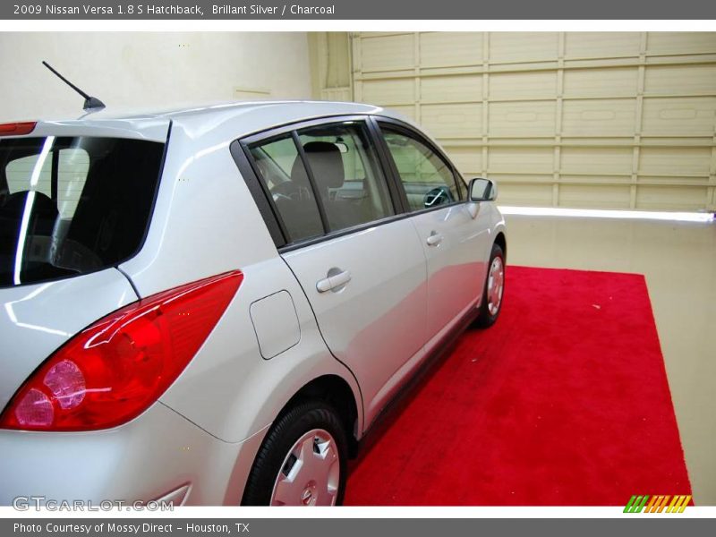 Brillant Silver / Charcoal 2009 Nissan Versa 1.8 S Hatchback