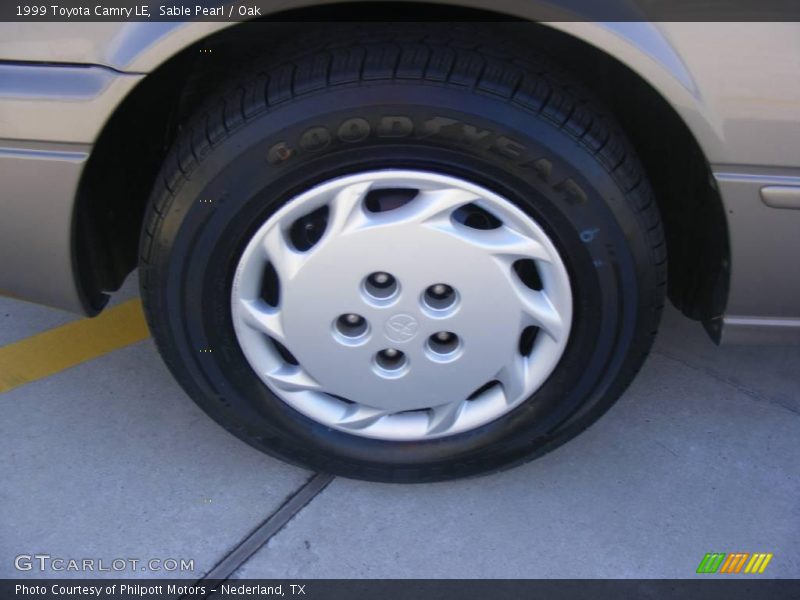 Sable Pearl / Oak 1999 Toyota Camry LE
