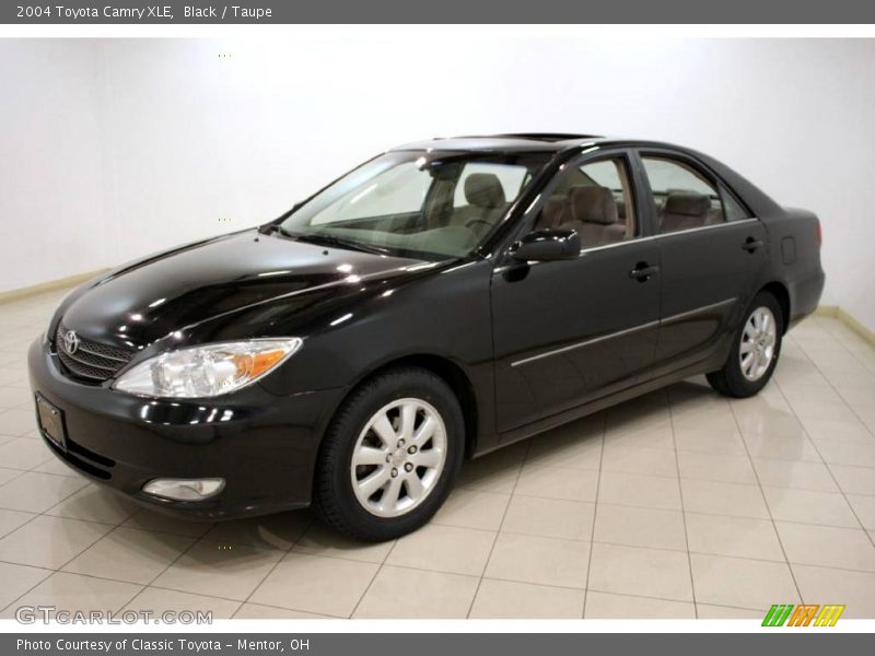 Black / Taupe 2004 Toyota Camry XLE