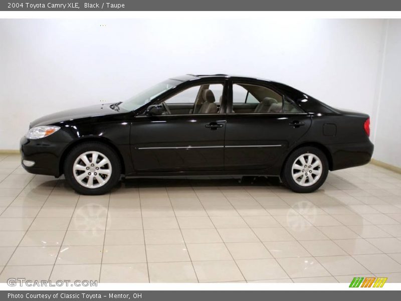 Black / Taupe 2004 Toyota Camry XLE