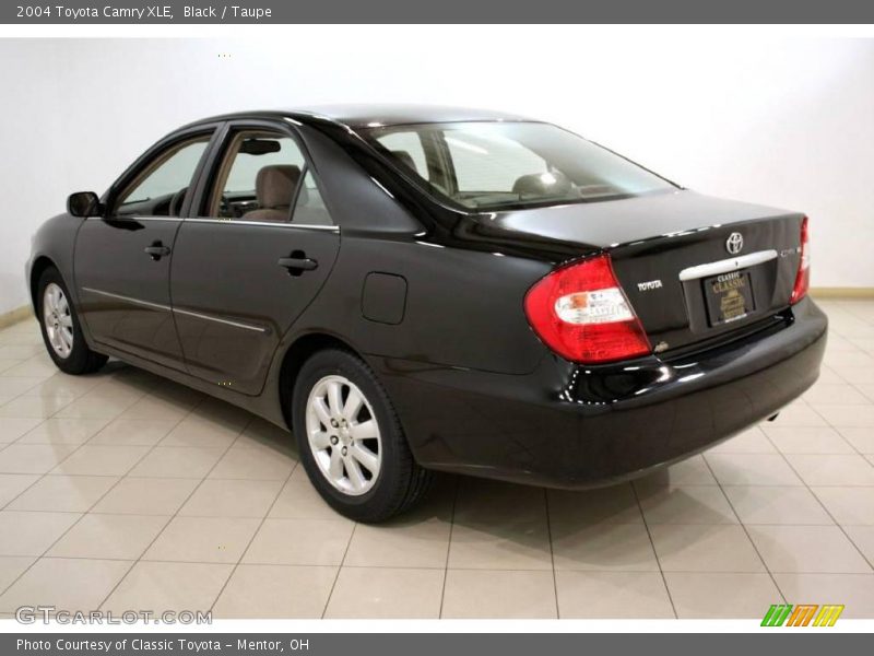 Black / Taupe 2004 Toyota Camry XLE