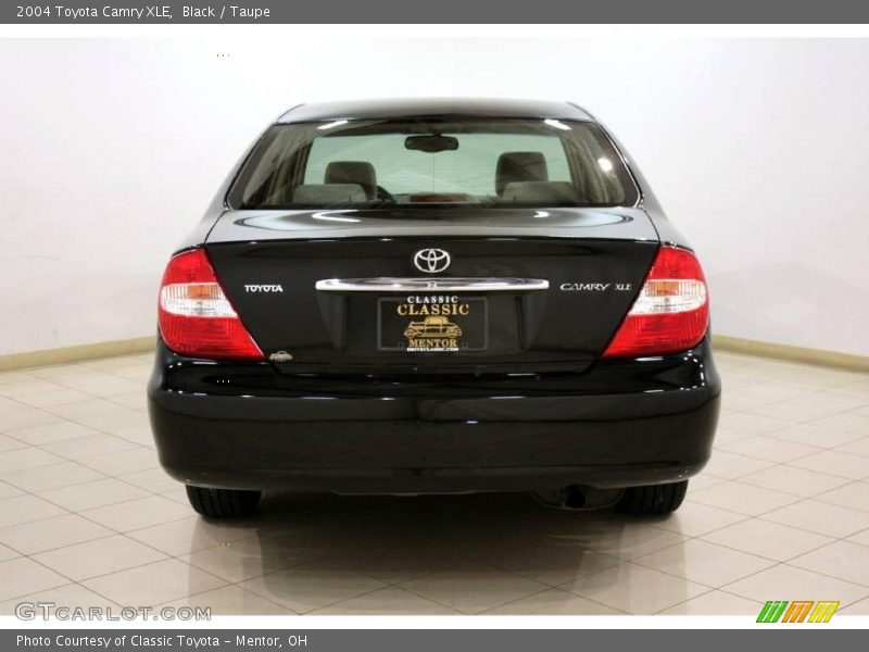 Black / Taupe 2004 Toyota Camry XLE
