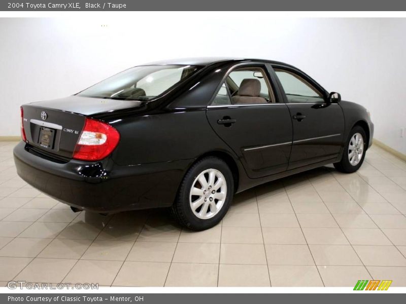 Black / Taupe 2004 Toyota Camry XLE