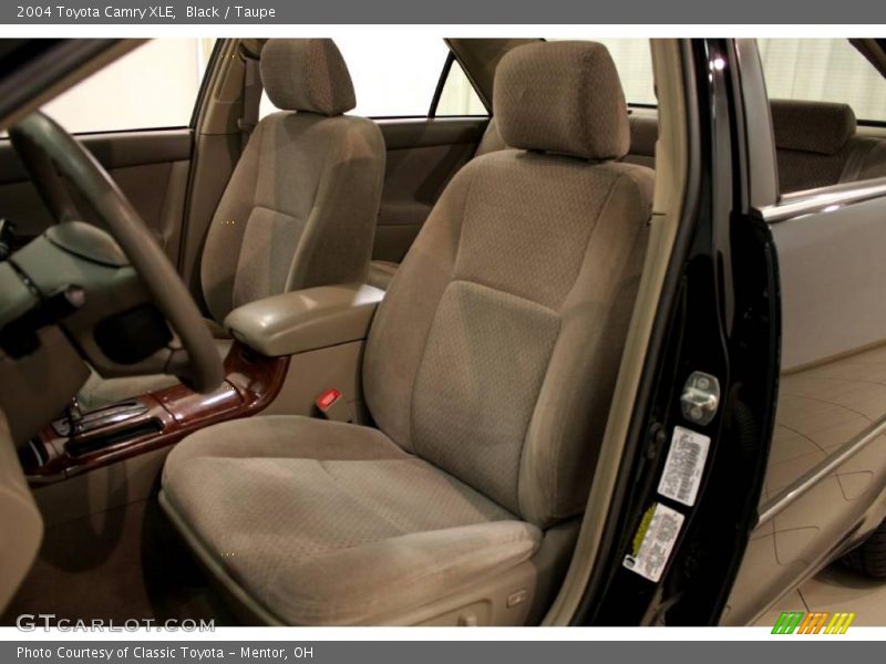 Black / Taupe 2004 Toyota Camry XLE