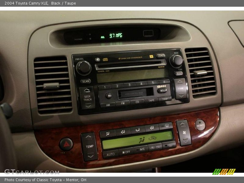 Black / Taupe 2004 Toyota Camry XLE