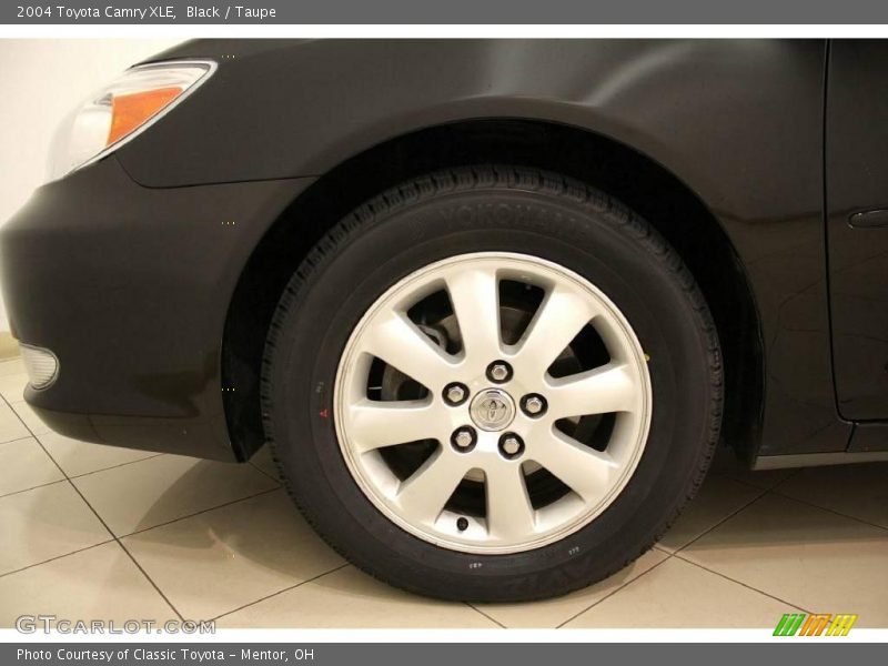 Black / Taupe 2004 Toyota Camry XLE