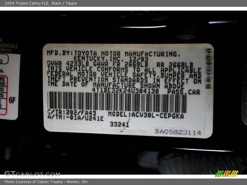 Black / Taupe 2004 Toyota Camry XLE