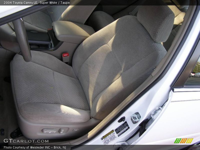 Super White / Taupe 2004 Toyota Camry LE