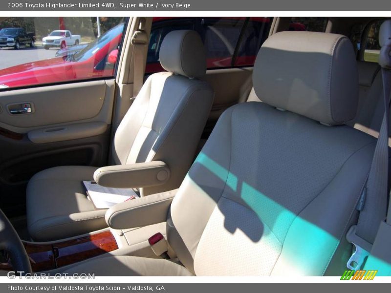 Super White / Ivory Beige 2006 Toyota Highlander Limited 4WD