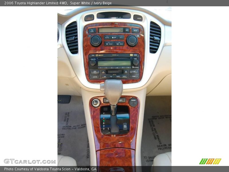 Super White / Ivory Beige 2006 Toyota Highlander Limited 4WD