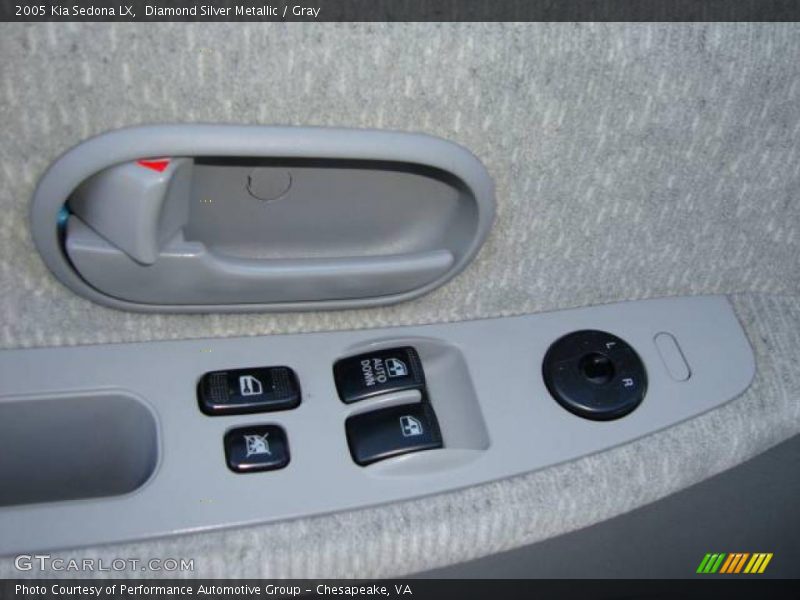 Diamond Silver Metallic / Gray 2005 Kia Sedona LX