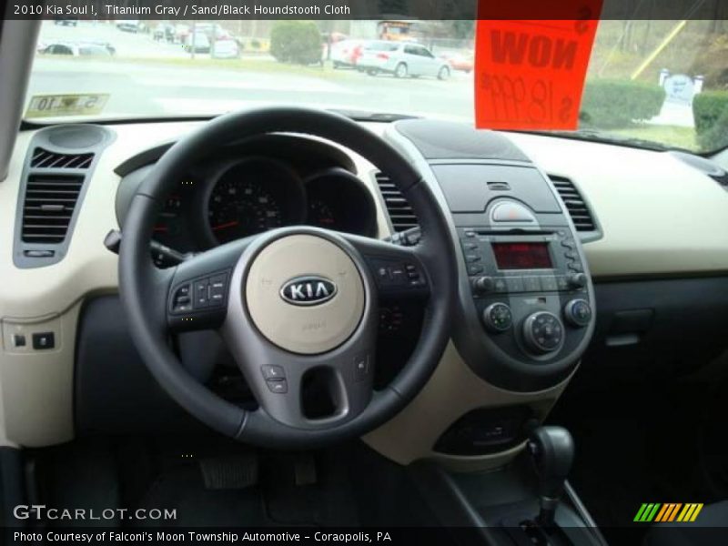 Titanium Gray / Sand/Black Houndstooth Cloth 2010 Kia Soul !