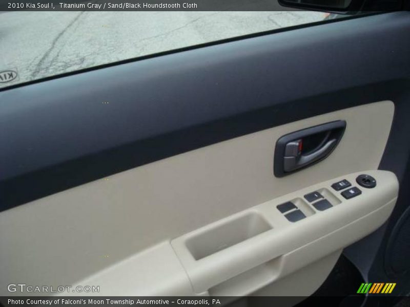 Titanium Gray / Sand/Black Houndstooth Cloth 2010 Kia Soul !