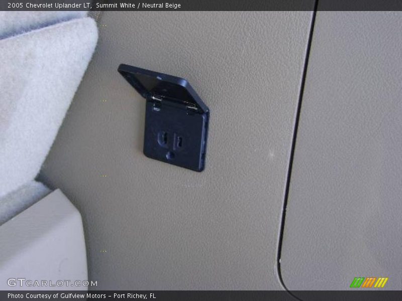 Summit White / Neutral Beige 2005 Chevrolet Uplander LT