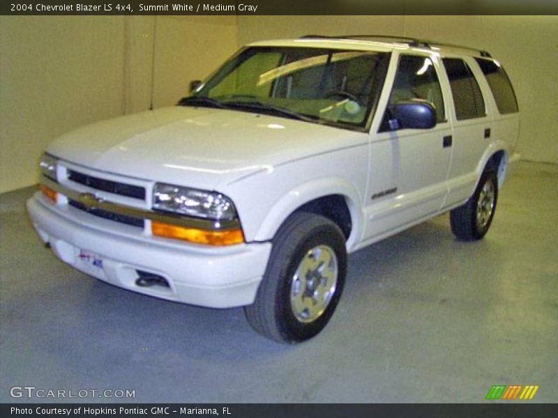 Summit White / Medium Gray 2004 Chevrolet Blazer LS 4x4