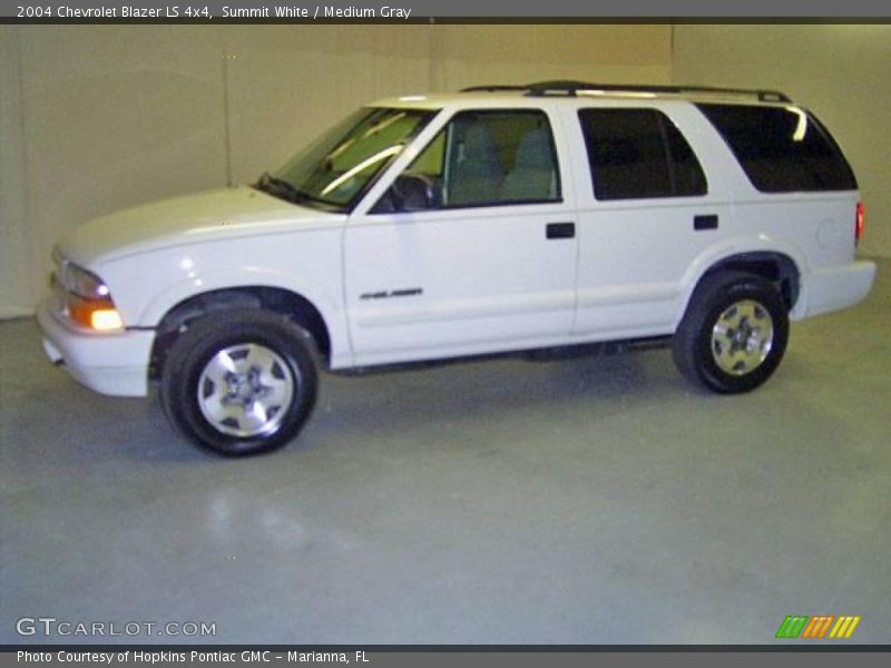 Summit White / Medium Gray 2004 Chevrolet Blazer LS 4x4