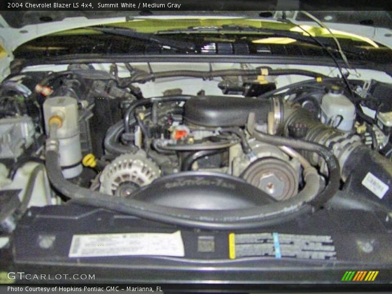 Summit White / Medium Gray 2004 Chevrolet Blazer LS 4x4