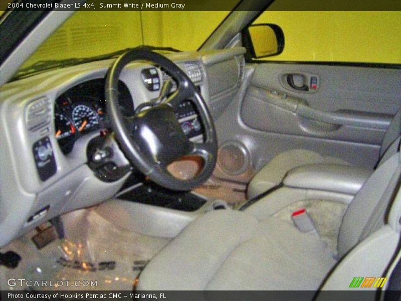 Summit White / Medium Gray 2004 Chevrolet Blazer LS 4x4