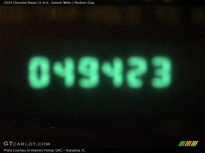 Summit White / Medium Gray 2004 Chevrolet Blazer LS 4x4