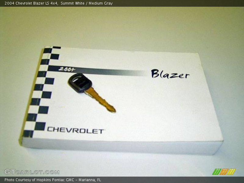 Summit White / Medium Gray 2004 Chevrolet Blazer LS 4x4