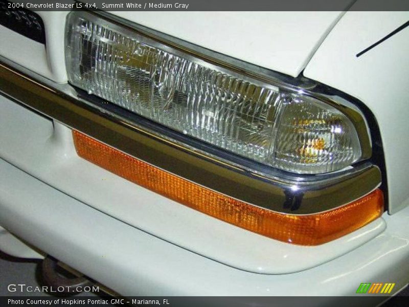 Summit White / Medium Gray 2004 Chevrolet Blazer LS 4x4