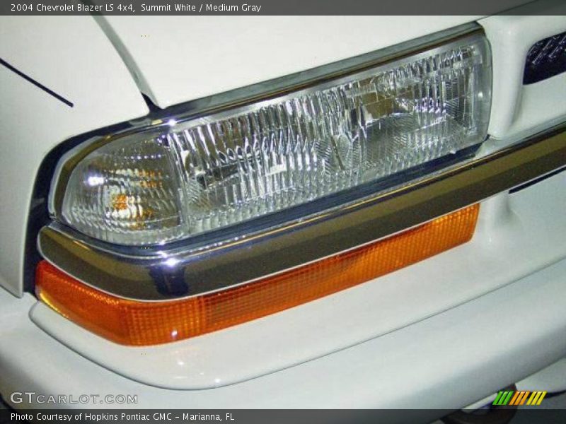 Summit White / Medium Gray 2004 Chevrolet Blazer LS 4x4