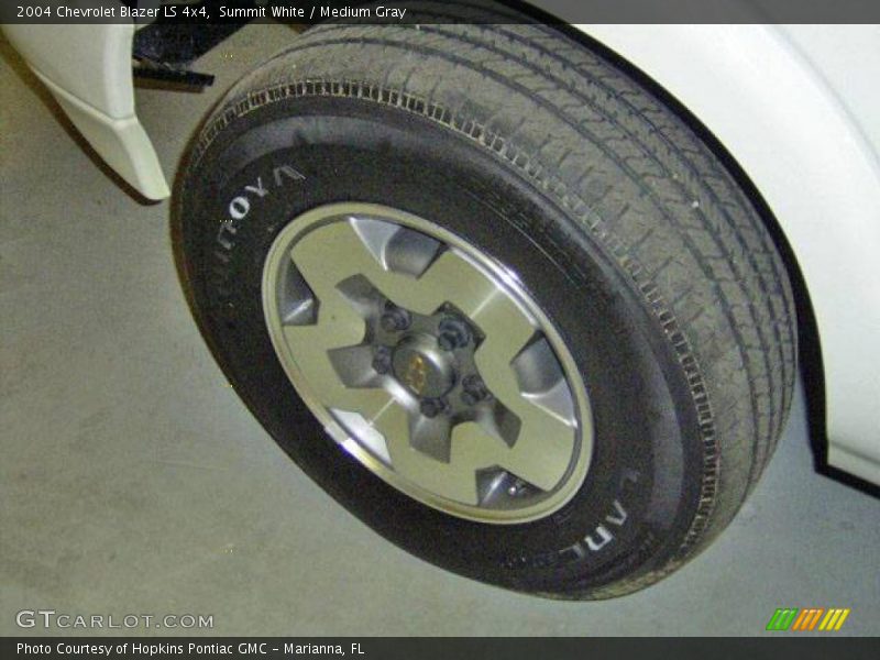 Summit White / Medium Gray 2004 Chevrolet Blazer LS 4x4