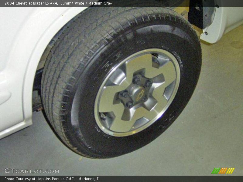 Summit White / Medium Gray 2004 Chevrolet Blazer LS 4x4