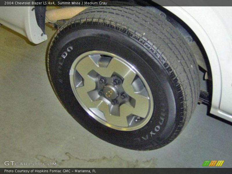 Summit White / Medium Gray 2004 Chevrolet Blazer LS 4x4