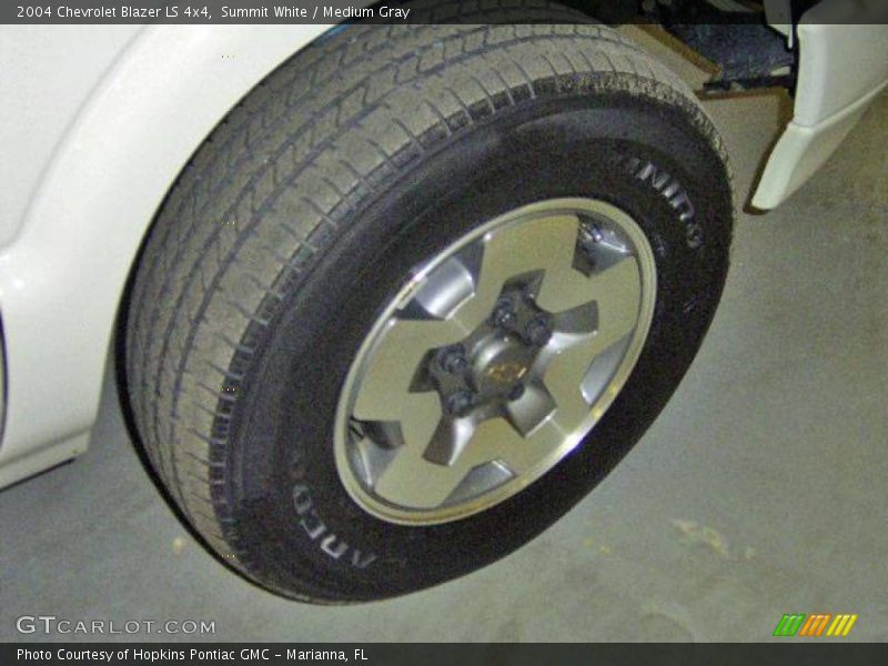 Summit White / Medium Gray 2004 Chevrolet Blazer LS 4x4