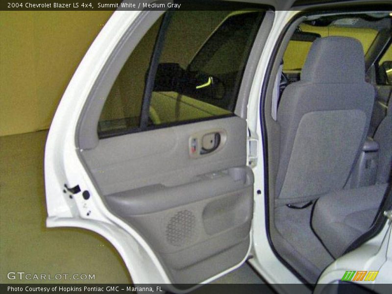 Summit White / Medium Gray 2004 Chevrolet Blazer LS 4x4