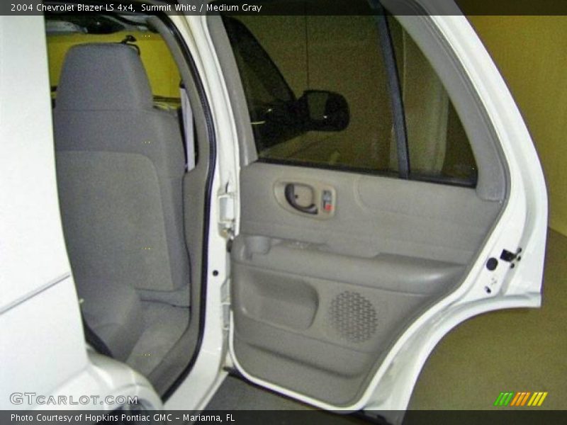 Summit White / Medium Gray 2004 Chevrolet Blazer LS 4x4